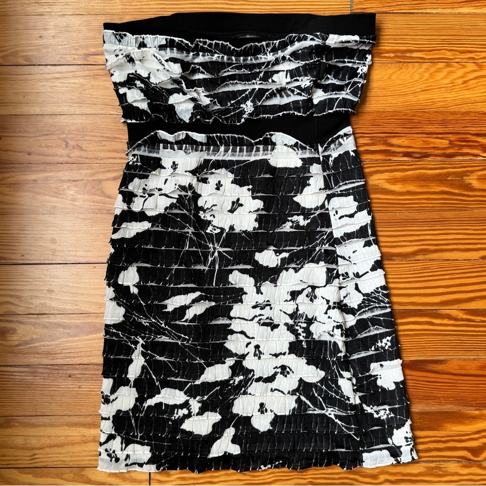 Y2K Strapless Ruffle Mini Dress - Picture 2 of 3